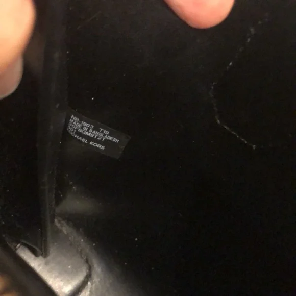 Michael Kors Black Satchel Crossbody Handbag w/adjustable strap & key holder - Picture 11 of 14